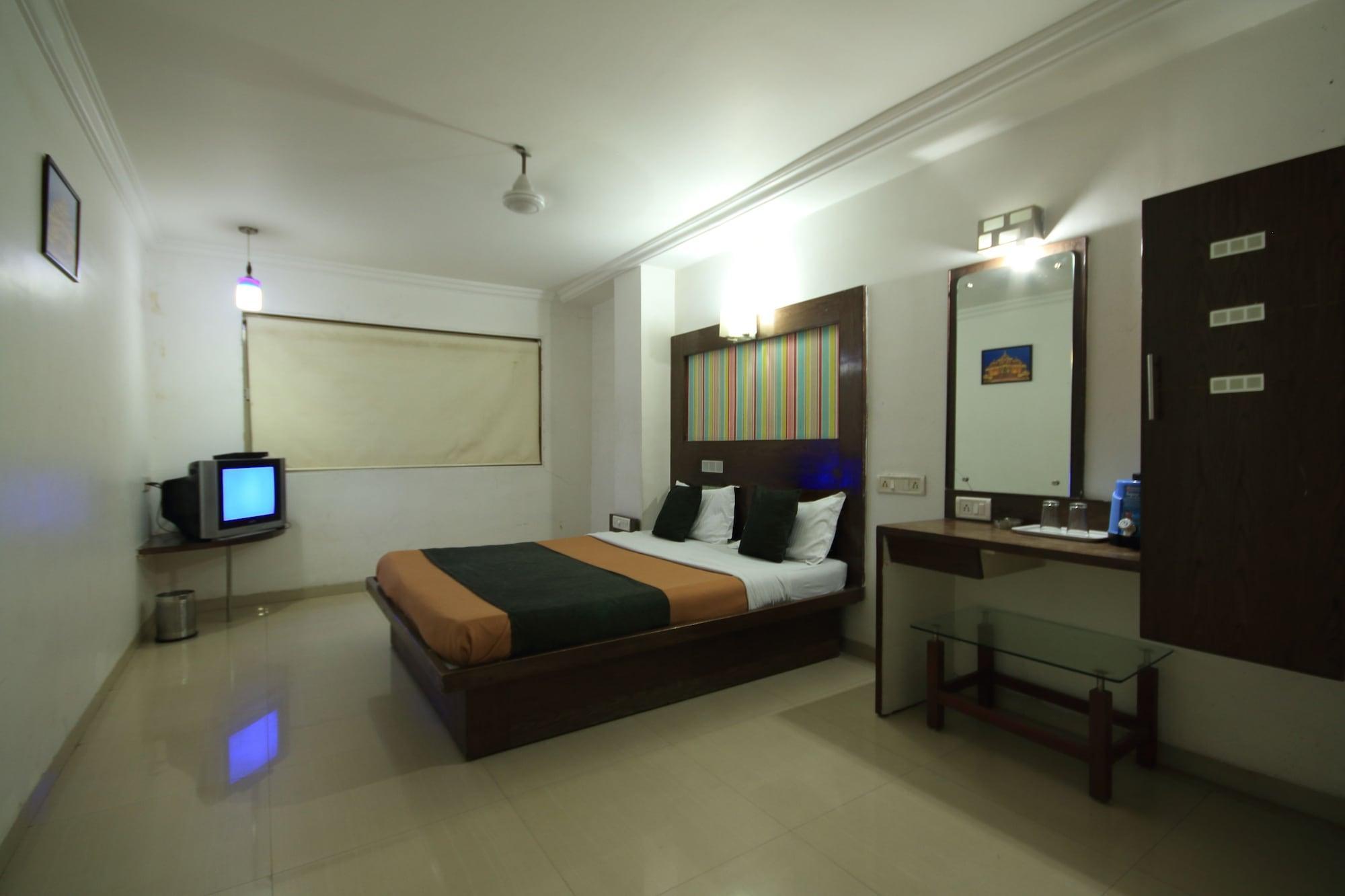 Fabhotel Kadamb Inn Ahmedabad Exterior photo