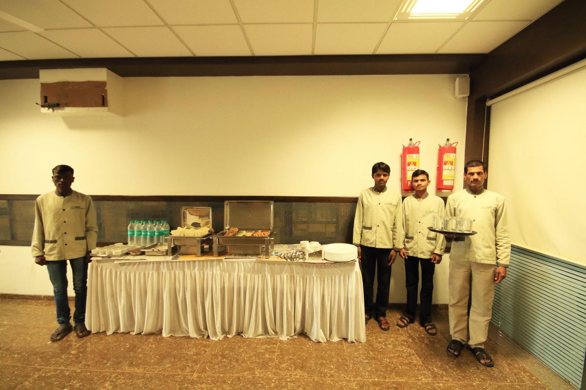 Fabhotel Kadamb Inn Ahmedabad Exterior photo