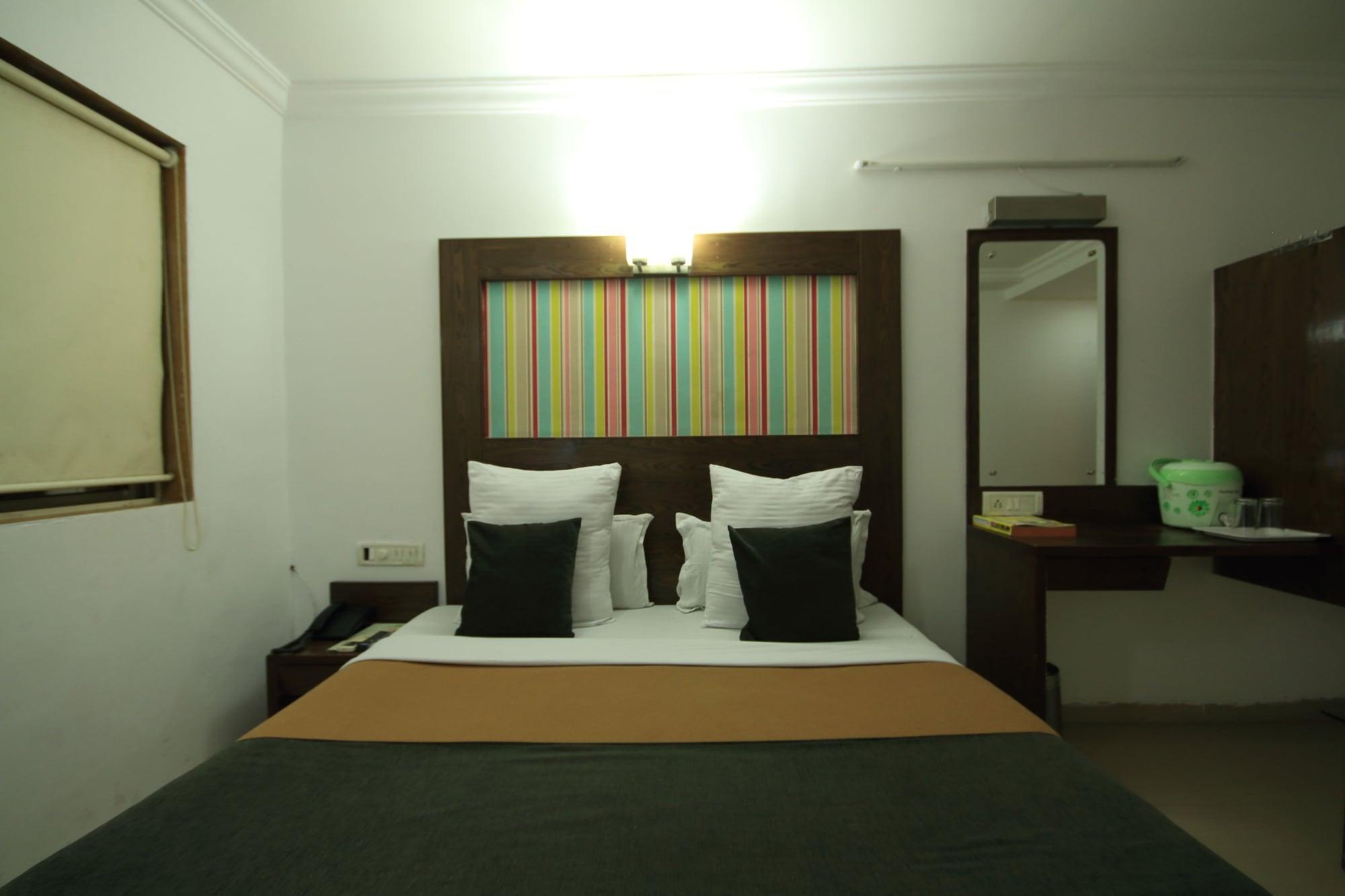 Fabhotel Kadamb Inn Ahmedabad Exterior photo