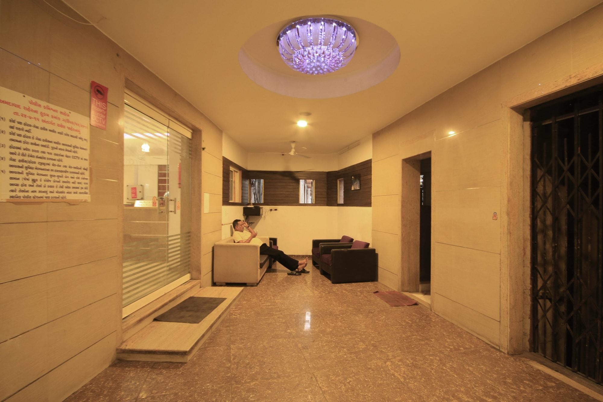 Fabhotel Kadamb Inn Ahmedabad Exterior photo